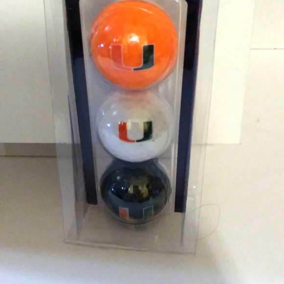 Golf balls and Tees - Picture 3 of 3